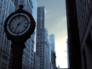 Fototapeta na wymiar A big clock on Manhattan street.