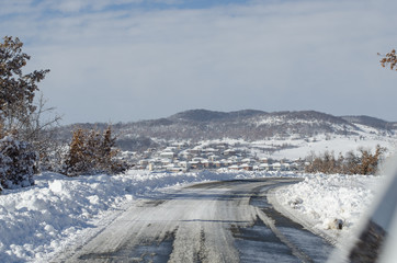 Fototapeta premium Snowy country road