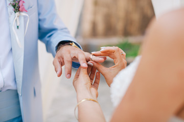 Obraz na płótnie Canvas wearing wedding ring ceremony