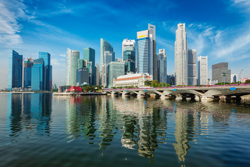 Skyline van Singapore boven Marina Bay