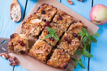 Oat slices with apples and nuts