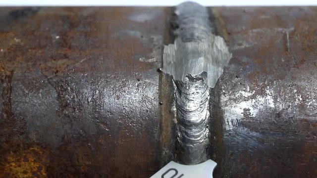 Measurement of the geometric dimensions of the weld of the pipeline by means of special templates for visual control