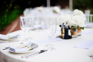 wedding table coverage with flowers decoration