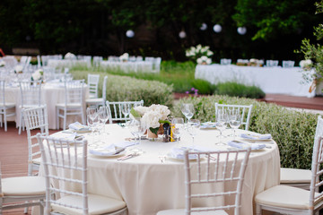 wedding table coverage with flowers decoration