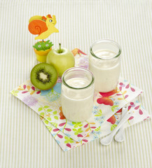 baby food apple kiwi fruit puree