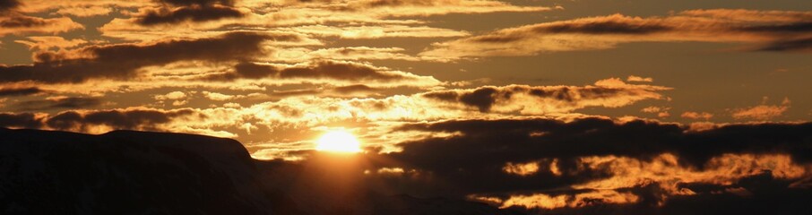 Fototapeta na wymiar MIDNIGHT SUN IN LAPLAND, SCANDINAVIA, EUROPE
