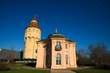 Fototapeta na wymiar Pagodenburg und Wasserturm in Rastatt 