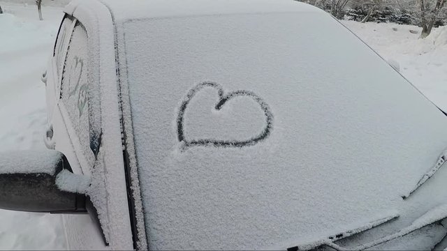 Figure heart in the snow
