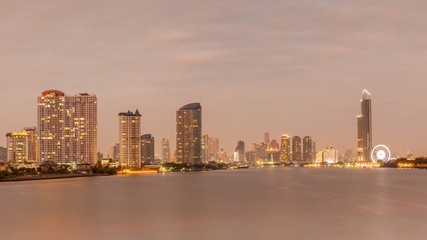 Fototapeta na wymiar Cityscape Bangkok skyline in dusk, central business district of
