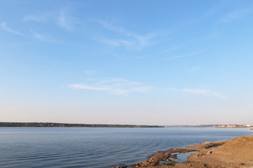 Сlear warm day on the coastline with a beautiful horizon and sk