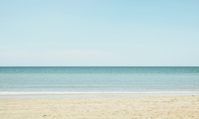 Fototapeta na wymiar beach in retro pastel