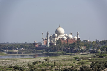Fototapeta na wymiar Taj Mahal from the Red fort