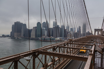 Fototapeta premium Widoki na most na Brooklyn Bridge w Nowym Jorku