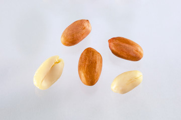Obraz premium peeled and opened peanuts