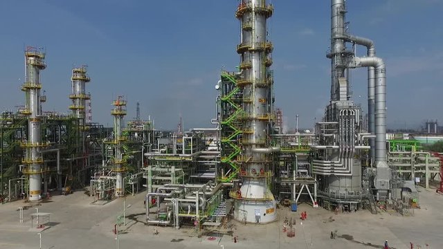 Torre de destilaci&oacute;n/Distillation tower