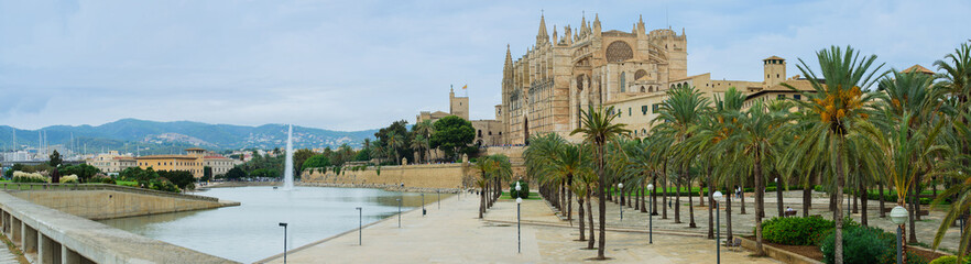Fototapeta na wymiar The Cathedral of Santa Maria of Palma de Mallorca