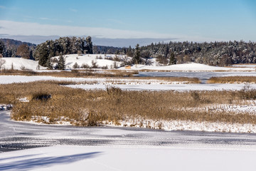 Ein Winterzauber liegt über den oberbayrischen Osterseen