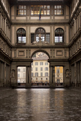 Galleria Degli Uffizi deserta, sotto la pioggia , Firenze