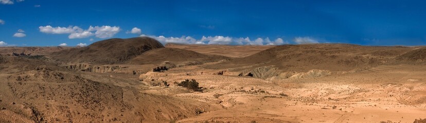 Fototapeta na wymiar Wüstenpanorama in Marokko, Panoramafoto