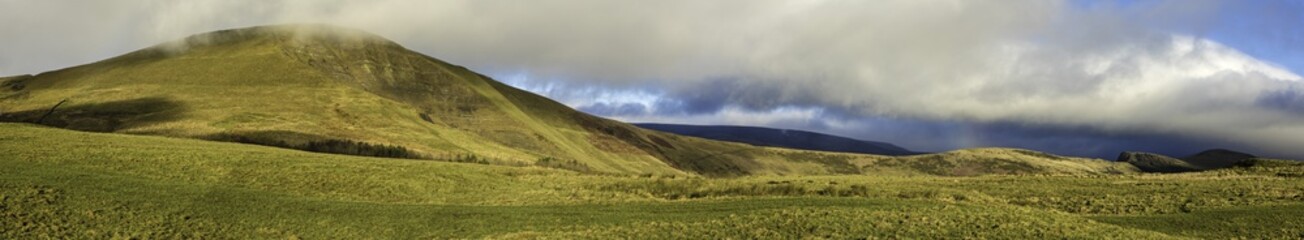 Obraz premium Panorama of Mam Tor, Castleton, Derbyshire, UK