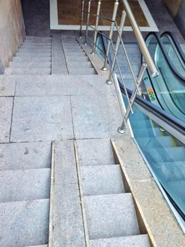 Rampant fails shown construction deffect or poor execution.