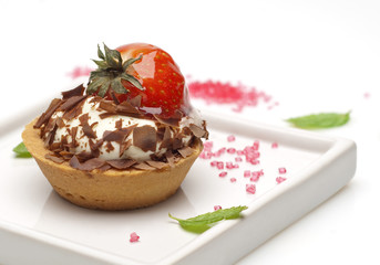 strawberry and cream tartlet