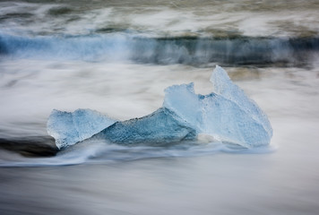 Drifting ice blocks as a result of climate change © Joe McUbed