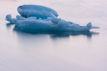 Drifting ice blocks as a result of climate change © Joe McUbed