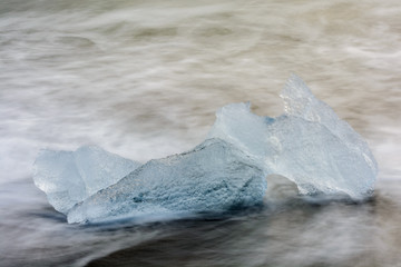 Drifting ice blocks as a result of climate change © Joe McUbed