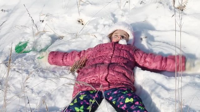 дети играют