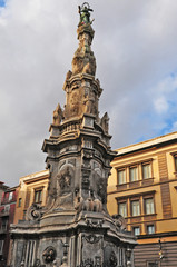 Napoli, la colonna di piazza del Gesù Nuovo