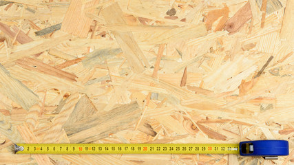 Maßband auf einer OSB Platte