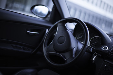 sportive interior BMW 1er - focus on steering wheel