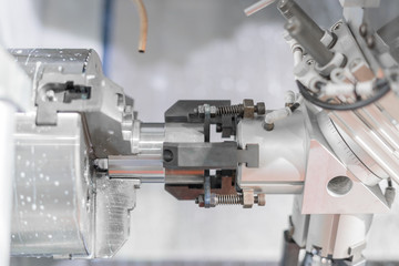 Hand lobot loading steel metal automotive parts, cutting machine