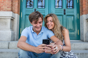 Fototapeta premium attractive couple looking at the phone