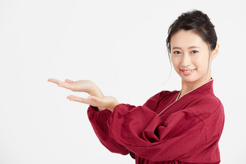 作務衣姿の女性