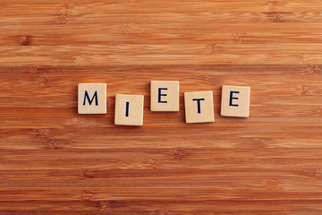 Wort Miete Holzbuchstaben