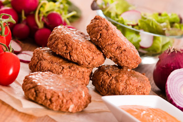 Meatballs with salad. 