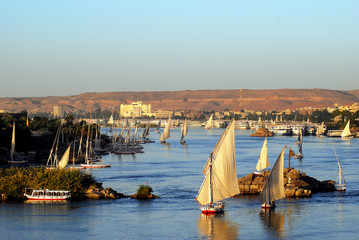 Feluken auf dem Nil bei Assuan - obrazy, fototapety, plakaty