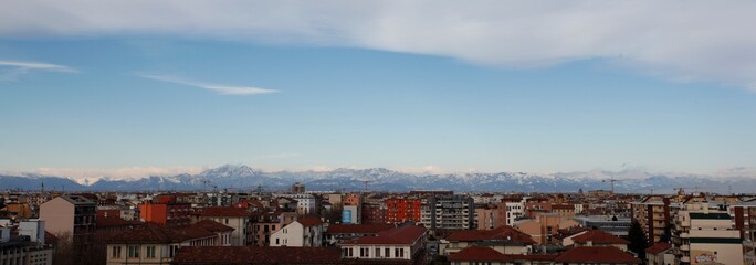 Milano con le alpi