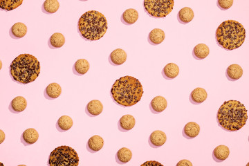 Obraz na płótnie Canvas Pattern of sweet cookies on pink background