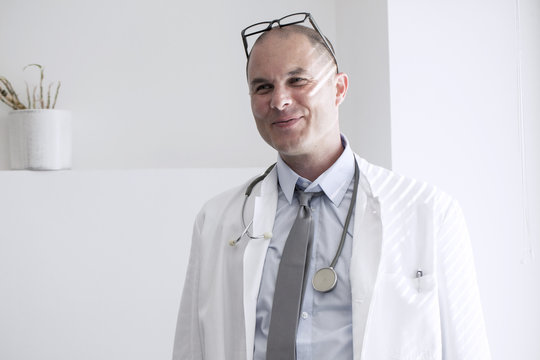 Portrait of doctor with eyeglasses and stethoscope