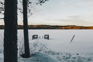 Winter am See in Finnland