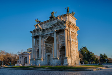 Fototapeta na wymiar Arch of Peace (Arco della Pace) in Sempione Park, Milan, Italy. 