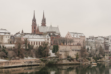 Obraz premium Basel, City, Old Town, Basel-Stadt, Minster, Church, Palatinate, Rhine, Rhine River, Ferry, Embankment, Promenade, Winter, Winter day, Switzerland