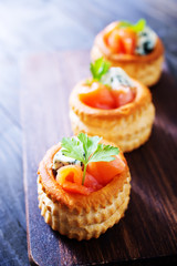 tartalets with fish