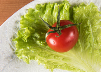 red tomato and green salad