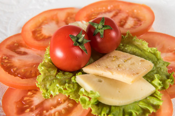 Fototapeta na wymiar red tomato cheese and green salad