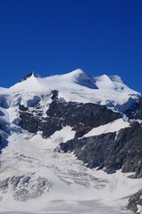 Fototapeta na wymiar Schweizer Alpen: Das Bernina-Massiv mit dem Piz Palü im Oberengadin