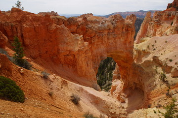 rotes Gebirge natürlicher Tunnel